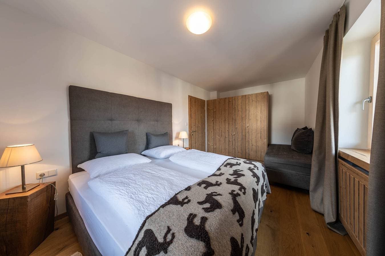 Foto 6 von 40: Ferienwohnung 'Aparment Superior 2' mit Bergblick, Gemeinschaftsgarten und WLAN