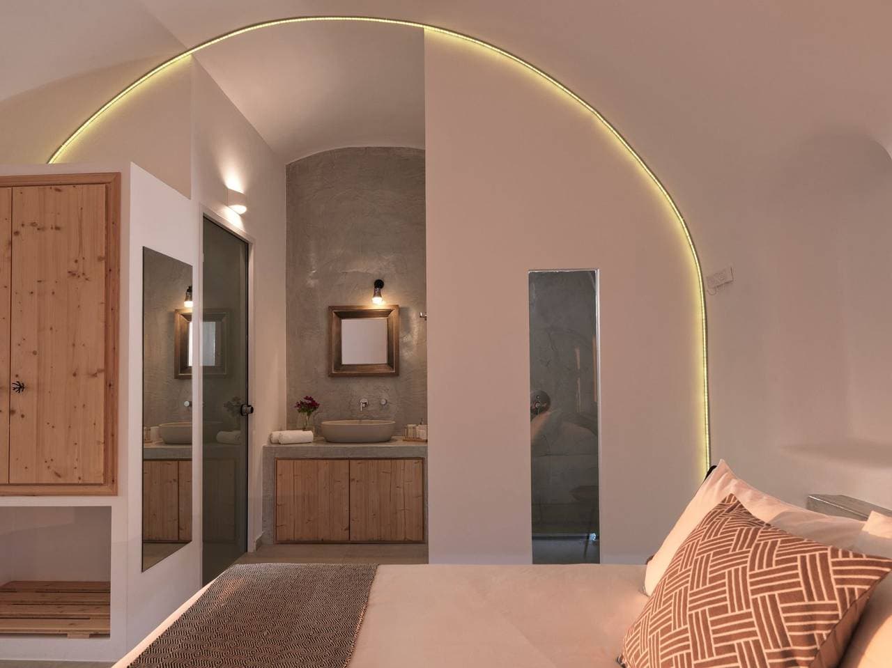 Foto 7 von 17: Luxury Santorini Villa | Superior Villa | Private Heated Plunge Pool | Sea View