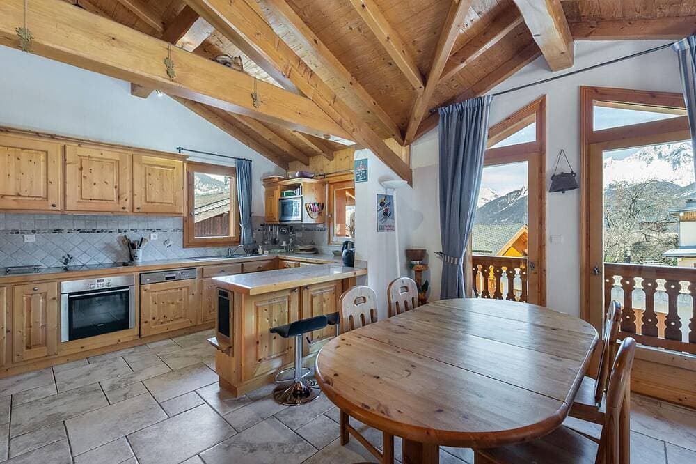 Foto 9 von 13: Familienchalet für 8 in Courchevel Le Praz mit Wifi