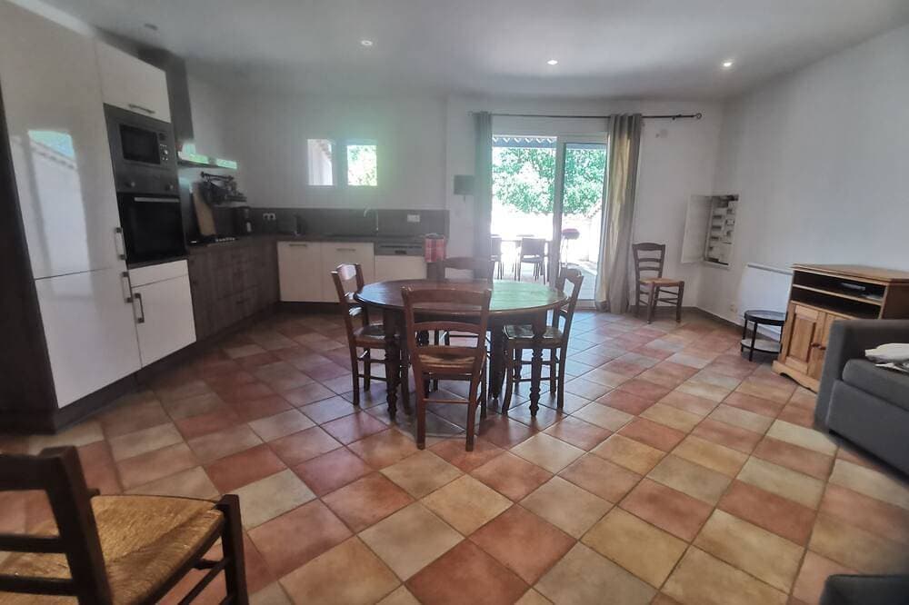 Foto 7 von 17: Spacious apartment near Lake Sainte-Croix, surrounded by truffle oaks.