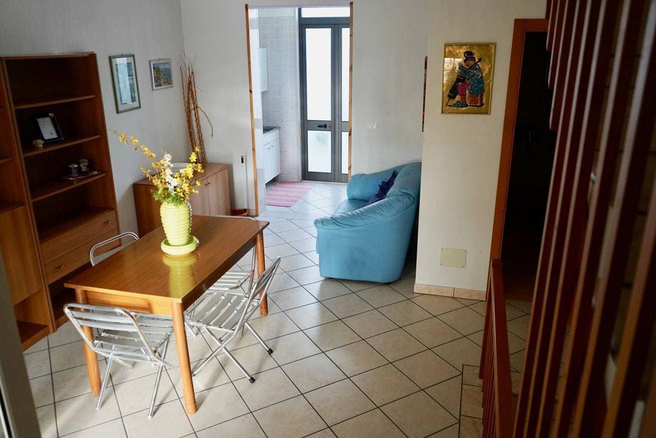 Foto 2 von 34: Ferienwohnung für 8 Personen mit Garten