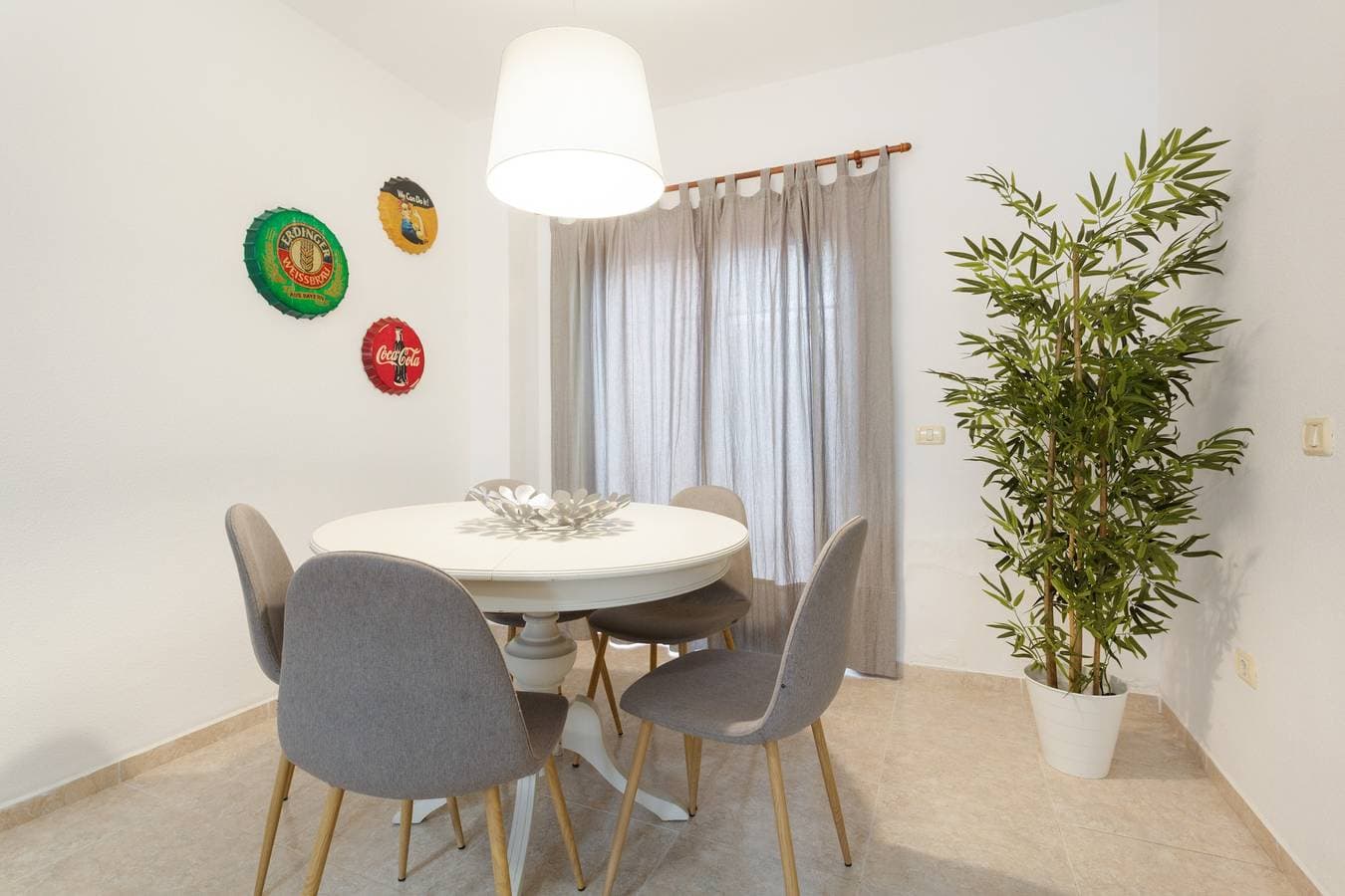 Foto 2 von 25: Ferienwohnung 'Tenohomes Warm and Comfortable' mit privater Terrasse, WLAN und Klimaanlage