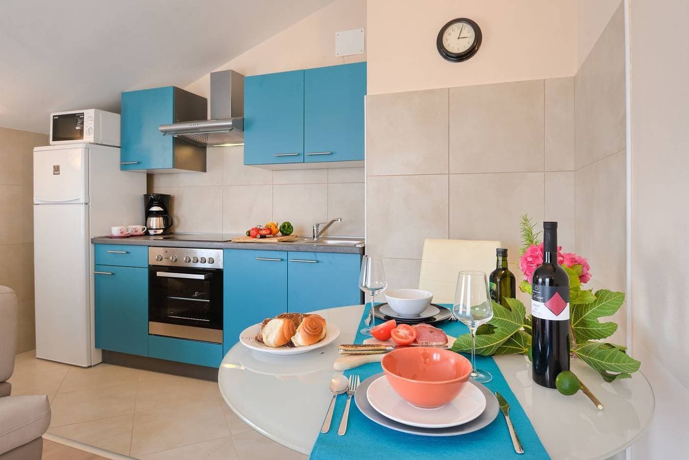 Foto 12 von 26: Mediterranes Apartment mit 60m2 Pool, BBQ-Bereich, Liegen, Waschmaschine