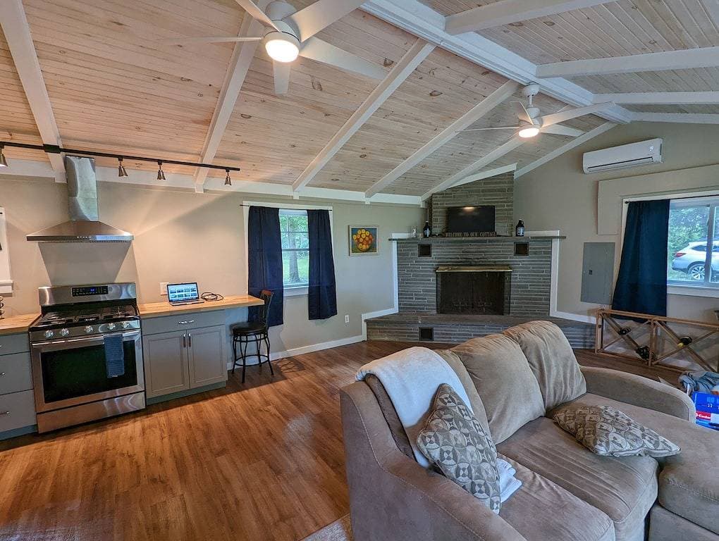 Foto 3 von 10: Finger Lakes Cottage Getaway