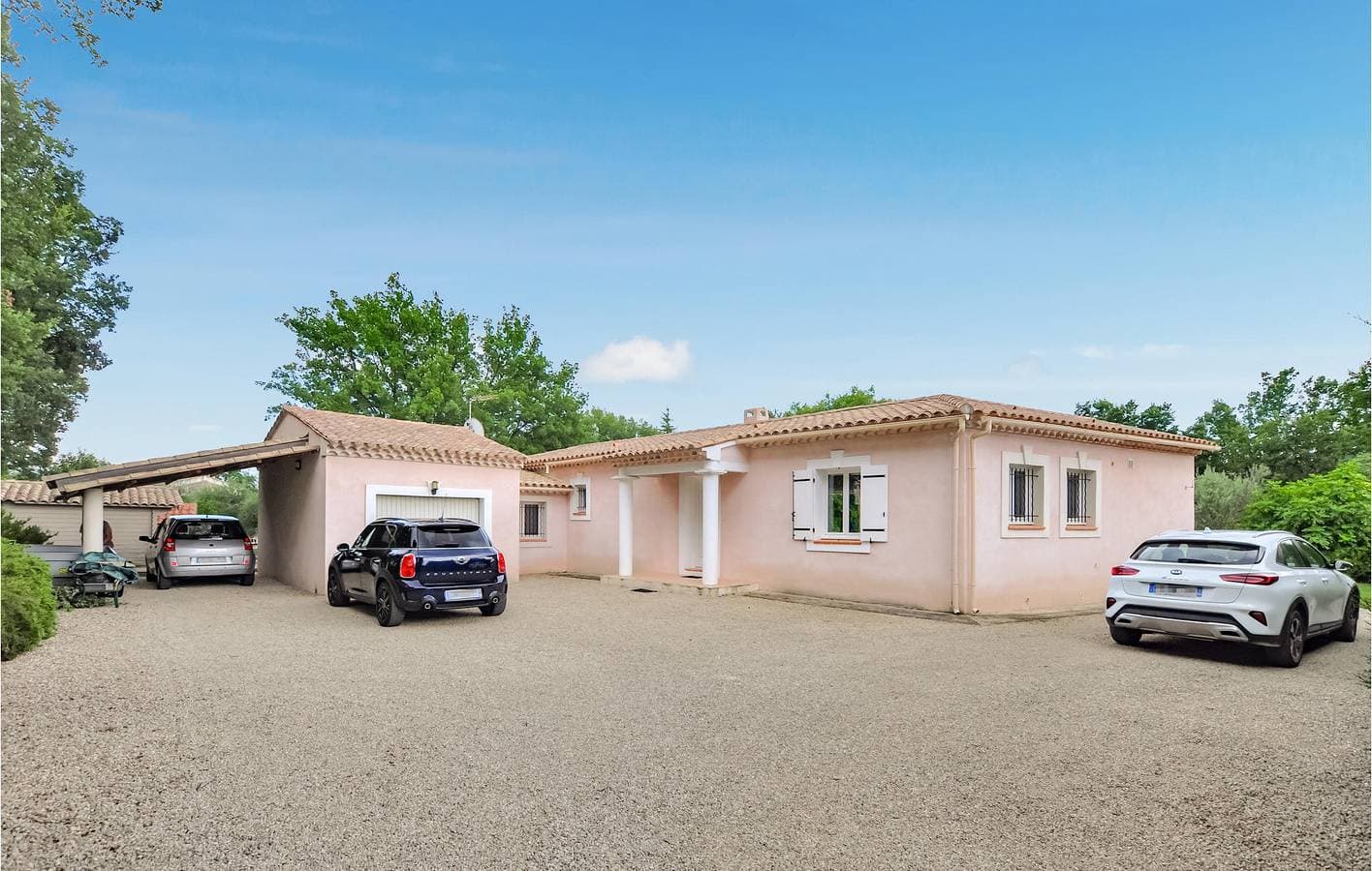 Charmante 130qm Wohnung: Parkplatz, Pool, Terrasse, Internet 1