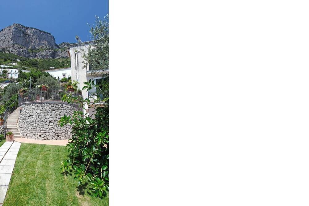 Foto 11 von 30: Romantische Amalfi Villa Amalfi Mit herrlichem Meerblick, Garten, Parkplatz auf Anfrage