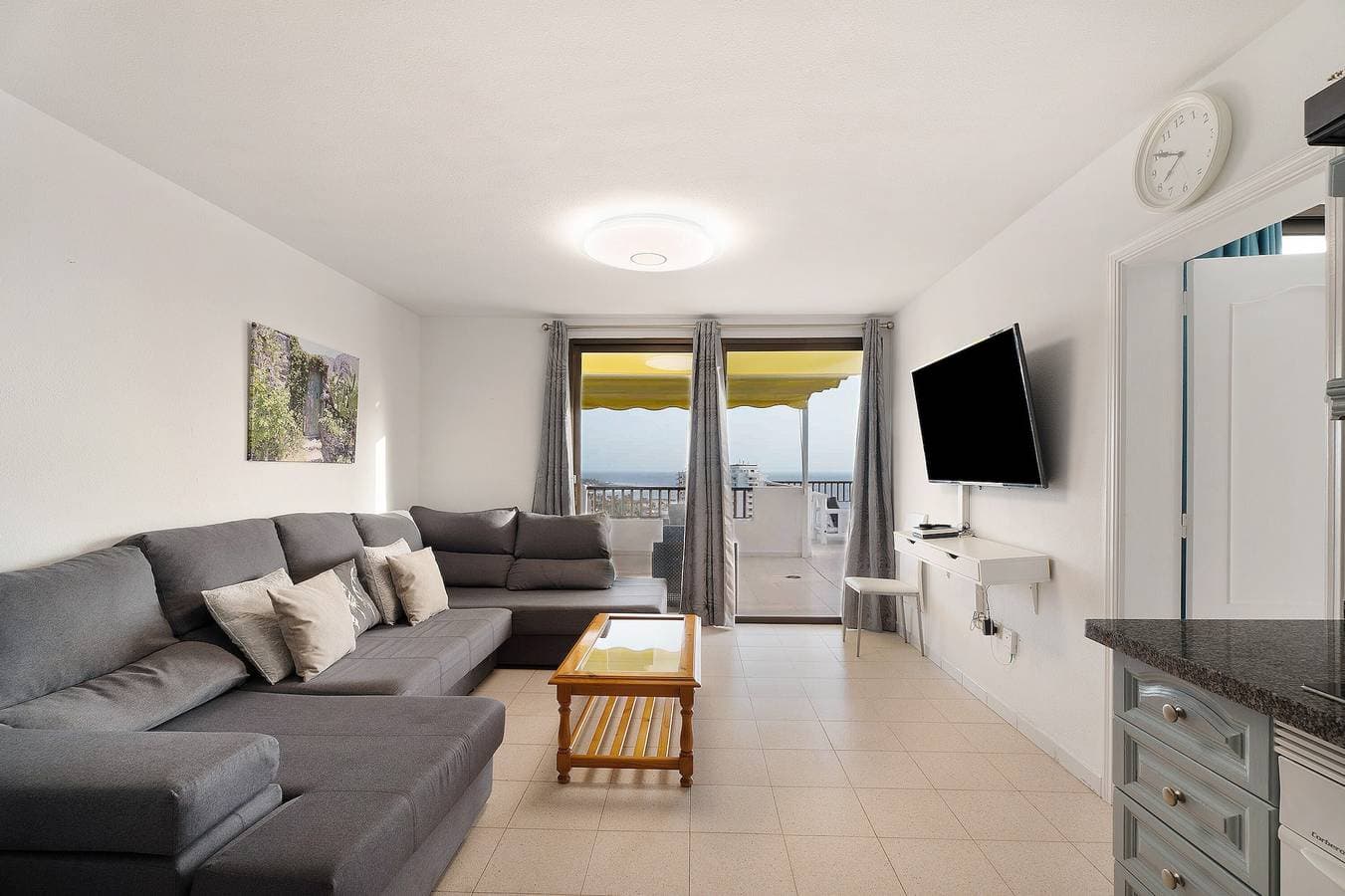 Foto 7 von 42: Ferienwohnung 'Penthause Luxe 501 Sea View Pool' mit Meerblick, privater Terrasse und WLAN
