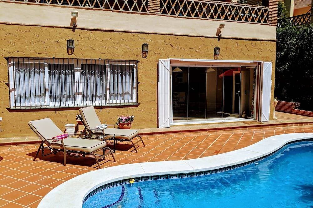 Große, voll ausgestattete 2-Zimmer-Wohnung mit privatem Pool, in der Nähe von Marbella 1