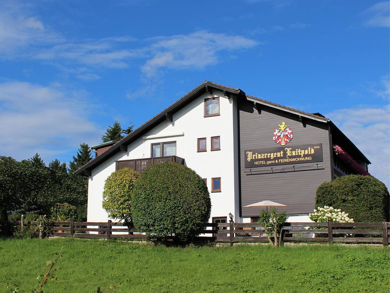 Foto 5 von 24: Prinzregent Luitpold Hotel garni - Komfort-Doppelzimmer mit Balkon
