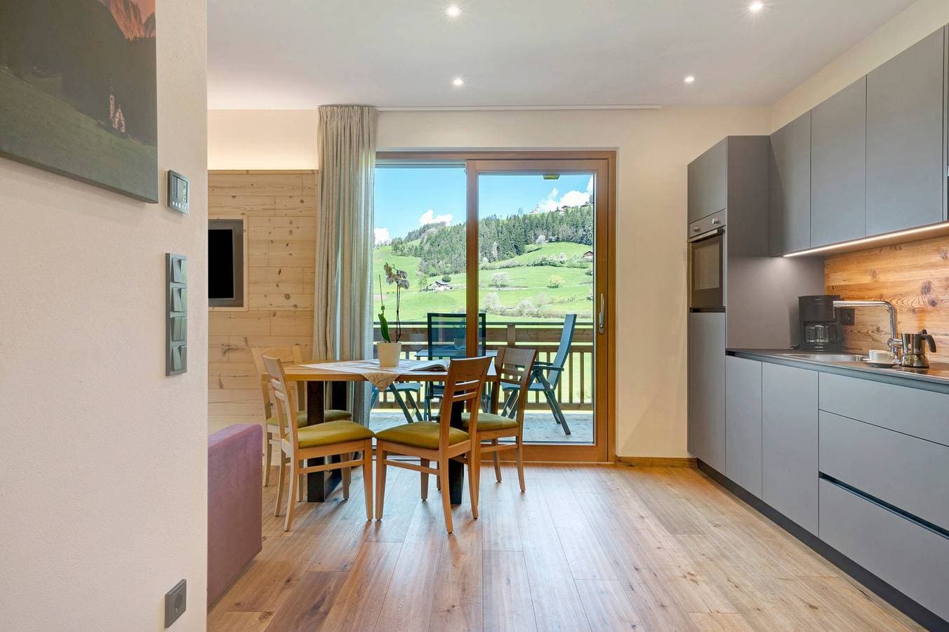 Foto 6 von 39: Ferienwohnung 'Baumannhof Apartment Aria' mit Bergblick, Gemeinschaftsterrasse und Wi-Fi
