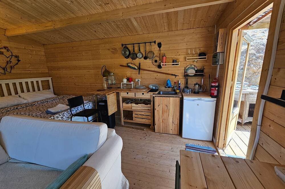 Foto 5 von 28: Cabin Sleeps 2 with Enclosed Garden