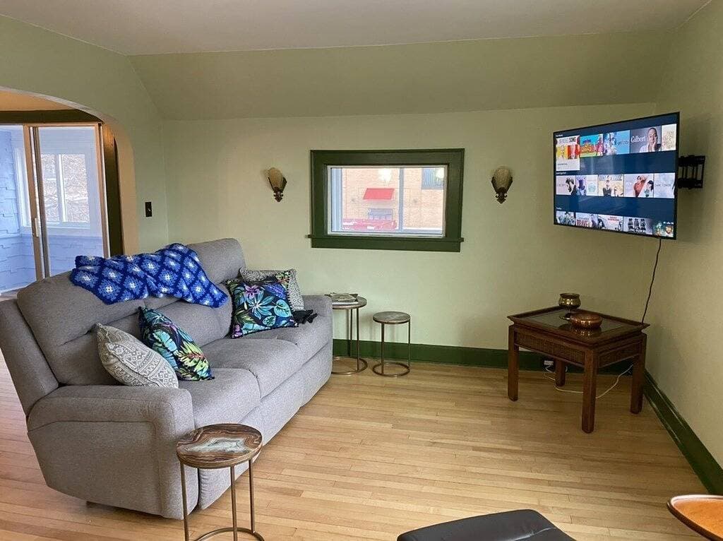 Foto 9 von 11: Historical, newly remodeled apartment in the heart of Marquette Mi.
