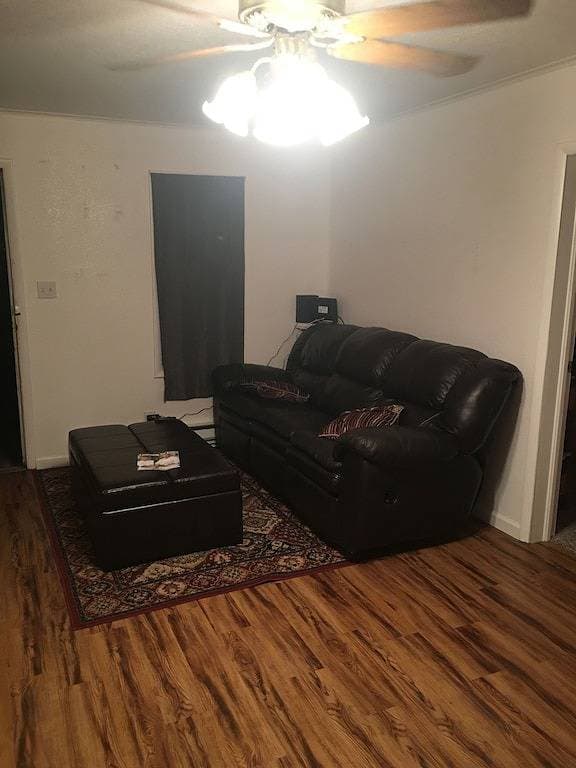 Das Stiner Home befindet sich an der Ecke 12th Street und Stiner Ave. 1