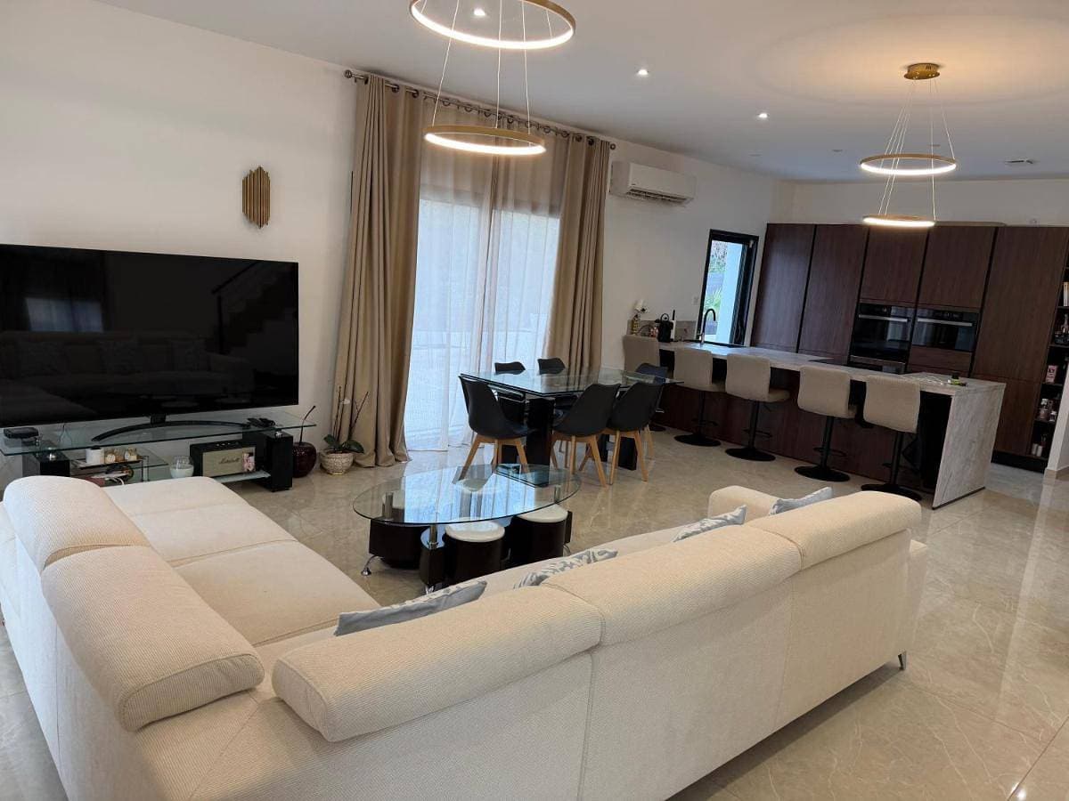 Foto 4 von 35: Three-Bedroom Villa
