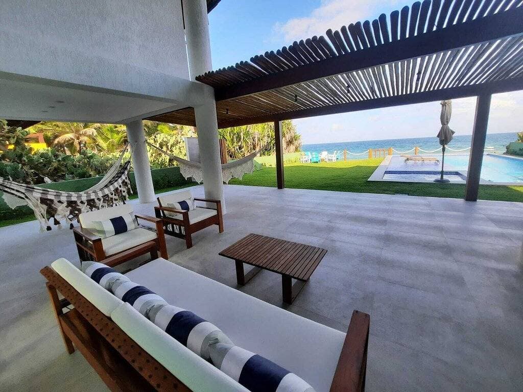 Jewel of Porto, designer house, right on the sand with the comfort you need. 1