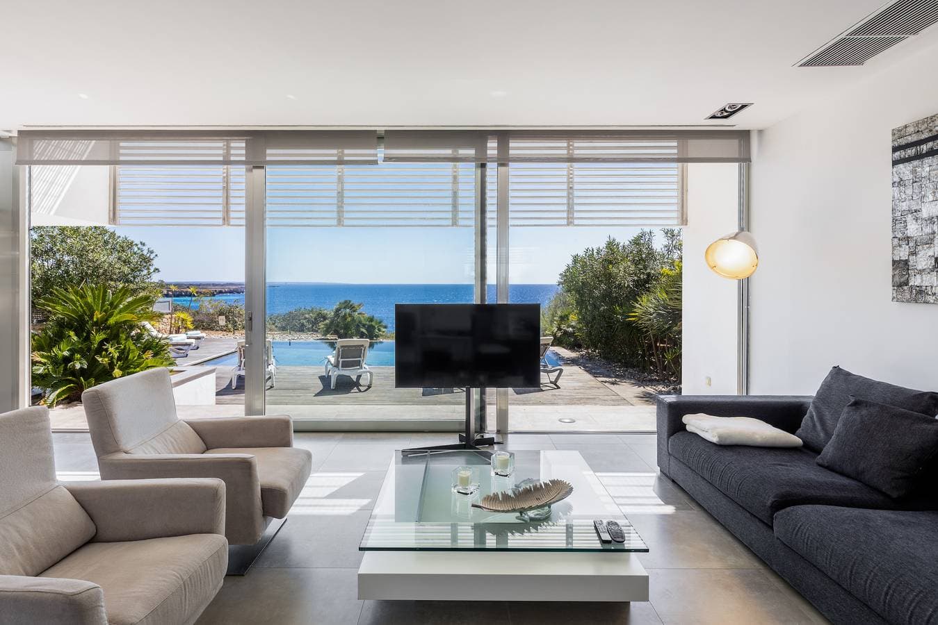 Foto 11 von 39: Pool with Sea Views - Villa Es Pas