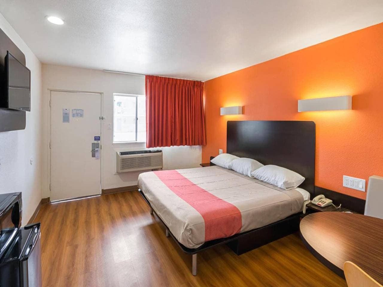 Foto 12 von 32: Helles Kingsize-Bett | Nsmk, Micfridge