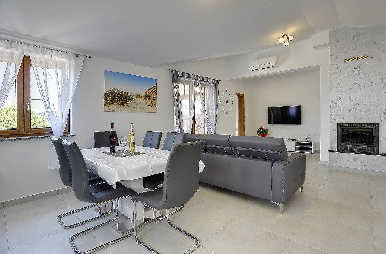 Foto 11 von 27: Sonnige Villa mit Privatpool, Jacuzzi, Ping-Pong, Spielplatz, Babybett