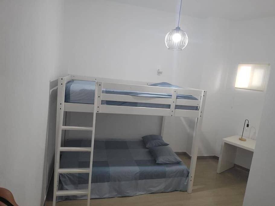 Foto 6 von 37: Two-Bedroom Apartment