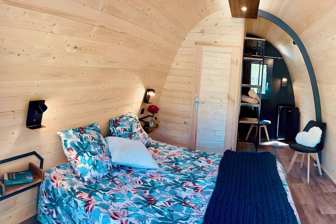 Foto 2 von 25: Ferienhaus 'Pod Insolite Nature – Blick ins Grüne' mit privater Terrasse, WLAN & Klimaanlage