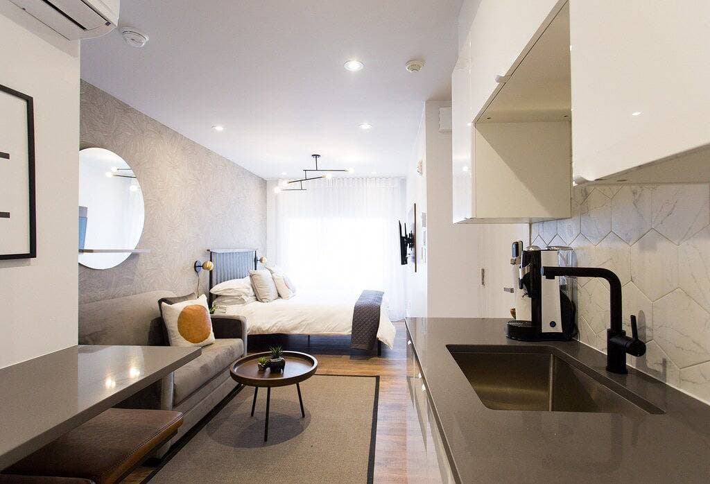 Foto 6 von 24: 404 · Scandinavian Studio with Full Kitchen and Bath by Denstays