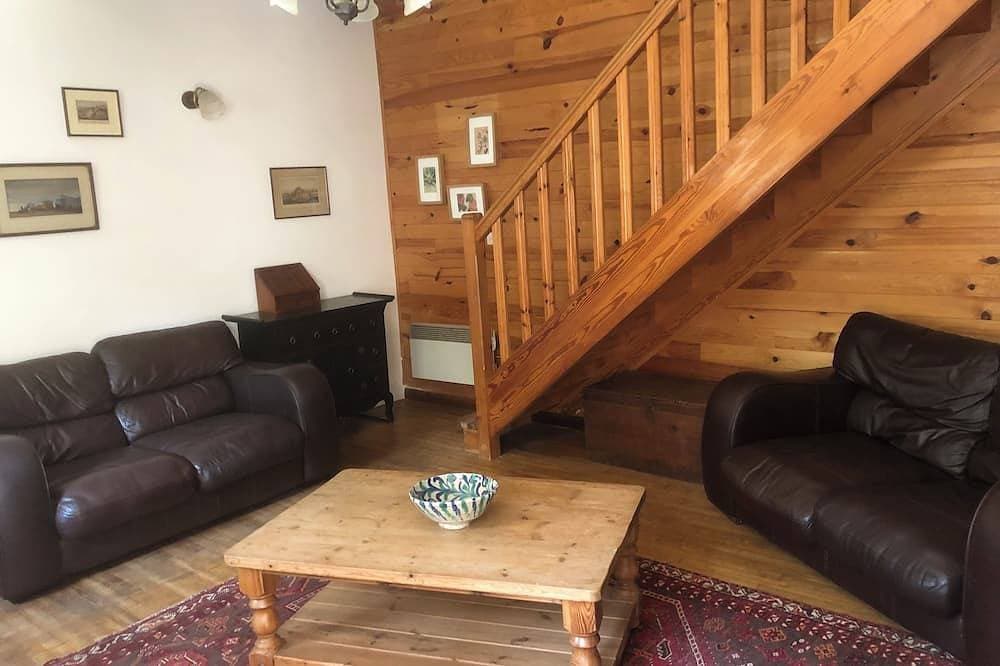 Foto 8 von 25: Beautiful Rural Cottage with Pool  3 bed, 2 bath own gardens. Ideal for families