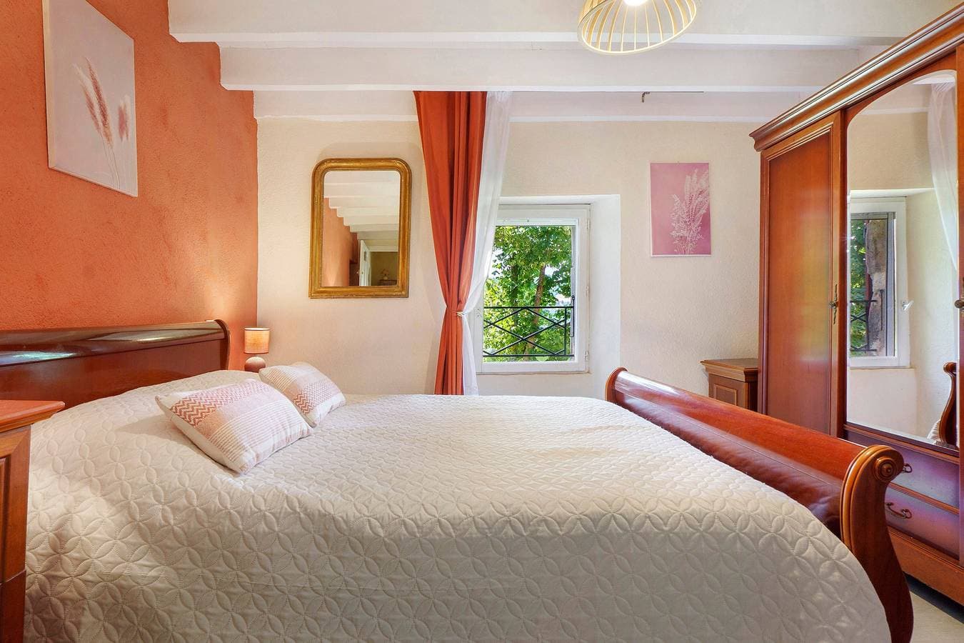 Foto 12 von 32: Bed & Breakfast 'Chambre Tilleul mit Pool', Bergblick, Gemeinschaftspool, WLAN