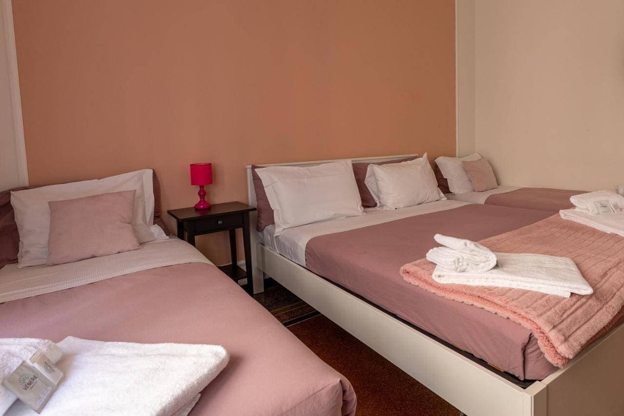 Foto 7 von 12: Quadruple Room with Private Bathroom