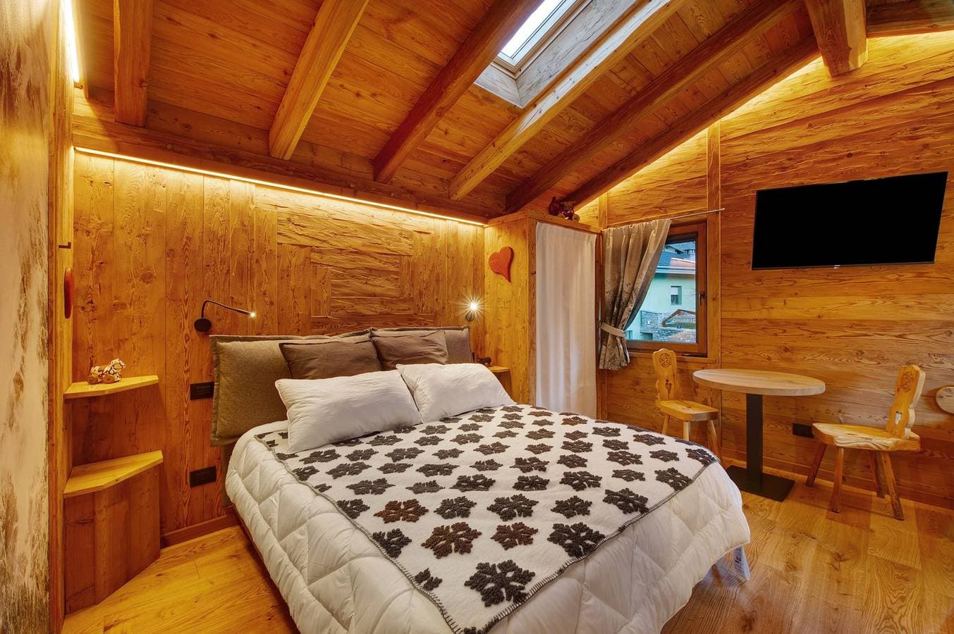 Foto 2 von 28: Studio 'Con Idromassaggio' mit Bergblick, Balkon und Wi-Fi