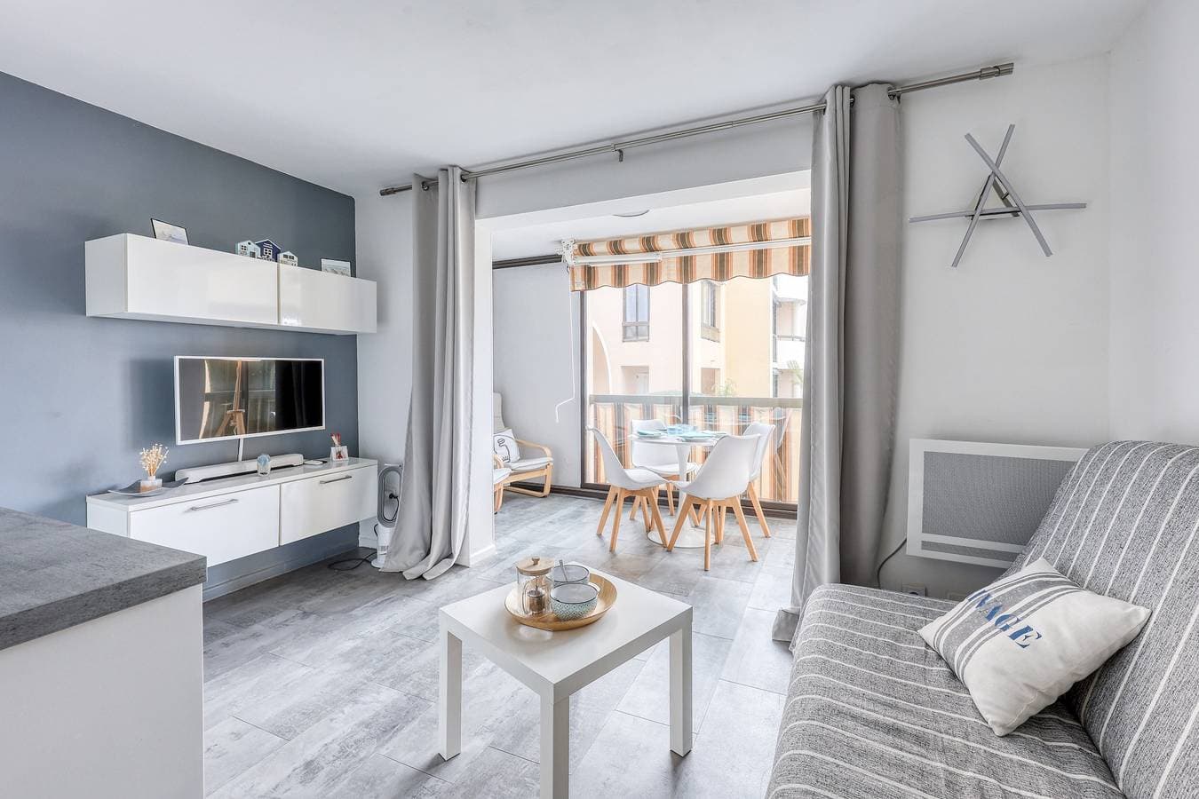 Foto 3 von 22: Ferienwohnung für 4 Personen mit Pool
