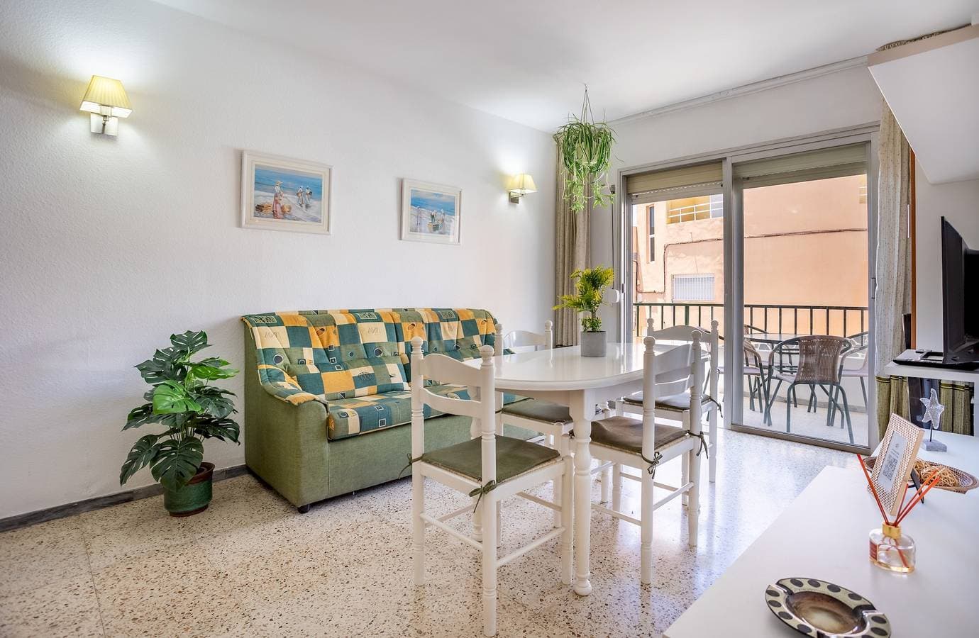 Foto 12 von 66: Ferienwohnung für 4 Personen mit Terrasse