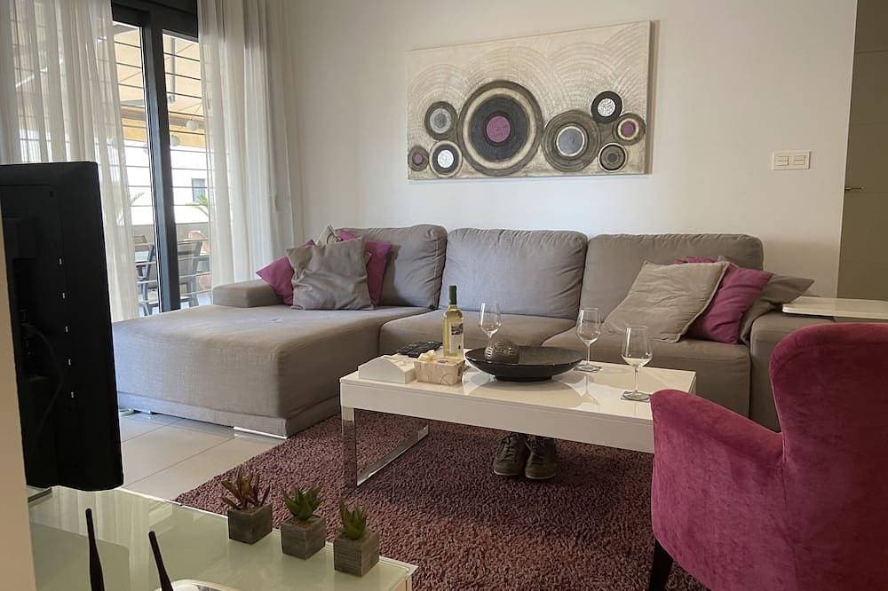 Moderne Wohnung im Erdgeschoss nur wenige Gehminuten vom Meer entfernt. 1