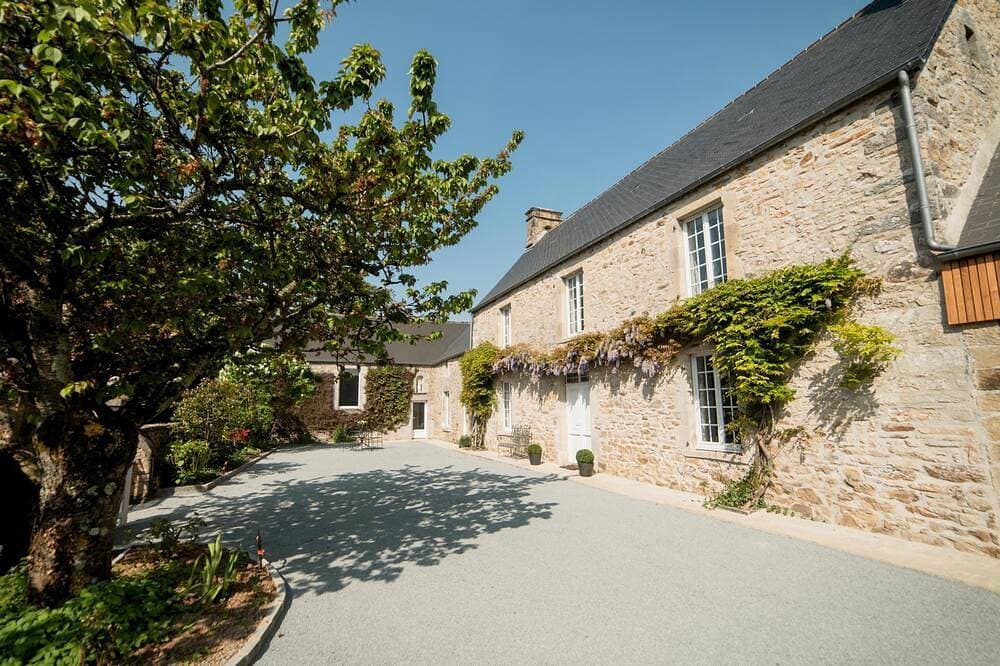 Foto 8 von 13: Les gites saint Martin - Das Kloster und sein Innenpool