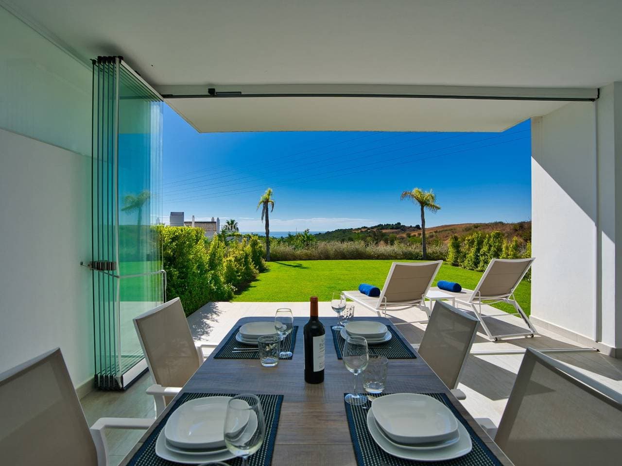 Foto 3 von 33: Moderne Wohnung in Casares mit Garten und Lagunenzugang