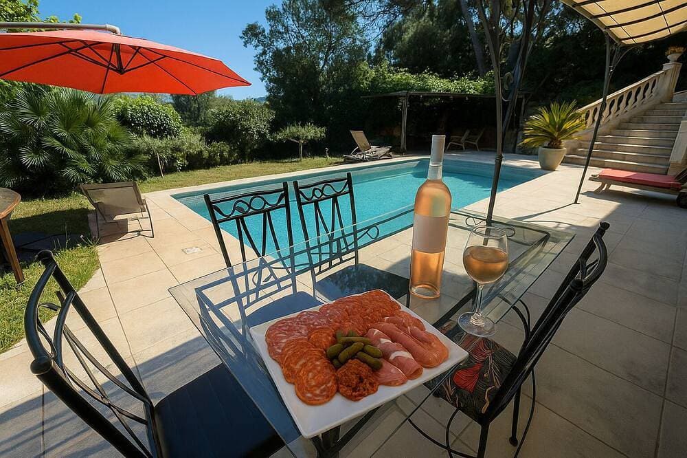 Idyllic getaway StudioBas de Villa:garden and private pool near the coast 1
