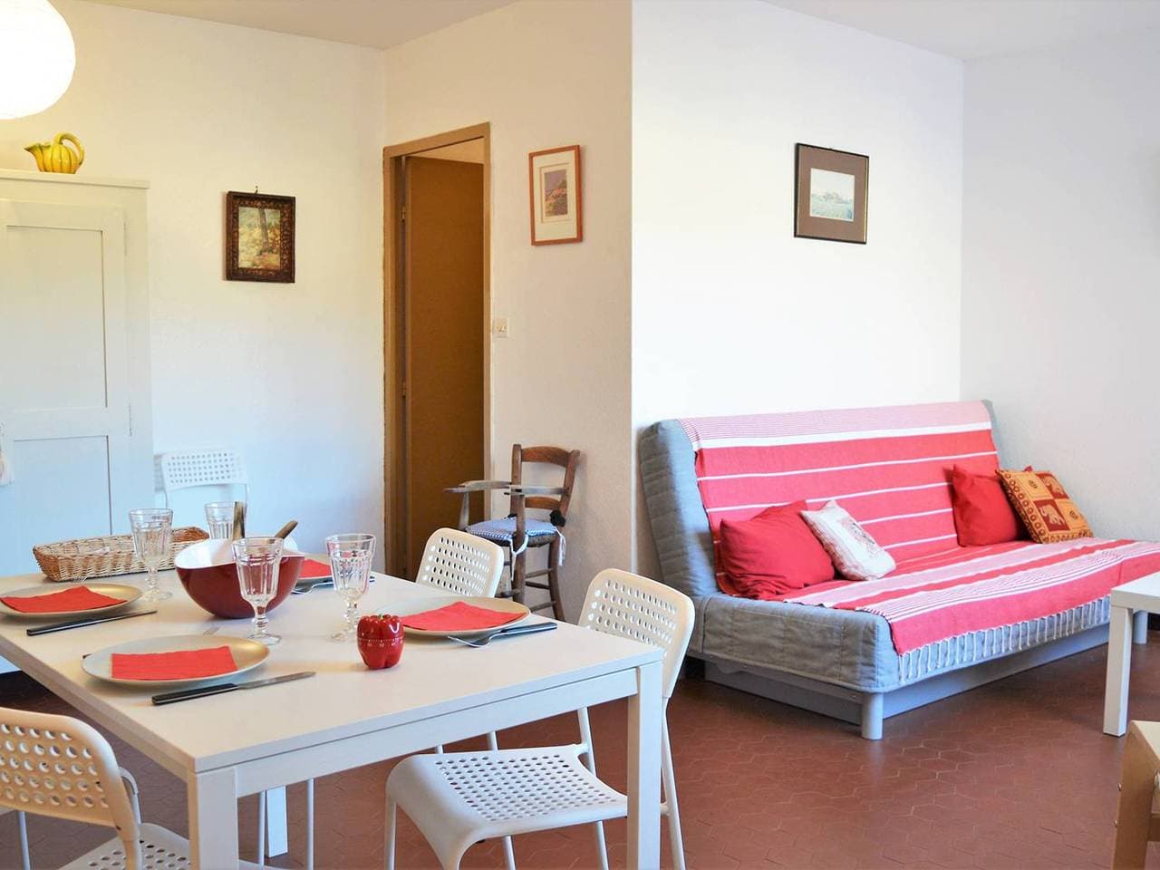 Le Lavandou: Apt 2P, 4 pers, piscine, tennis et parking, proche plage et marché. 1