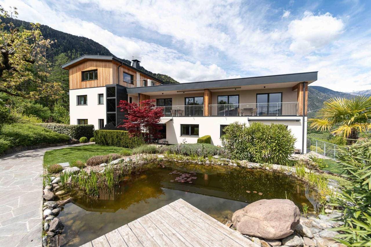 Felsenegg appartements - moderne Wohnungen im Luftkurort mit traumhaftem Garten Nähe Meran für Paare und Familien 1