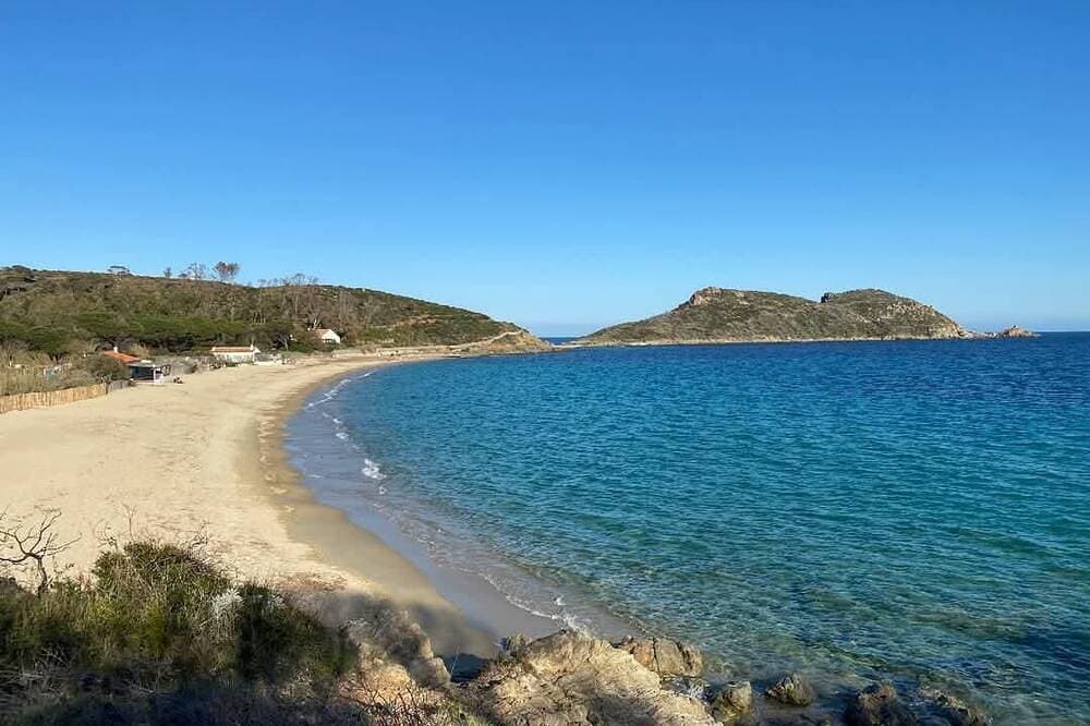 Foto 12 von 21: T2 air-conditioned, Wifi broadband, garden level, Gigaro beach and paths 500m away