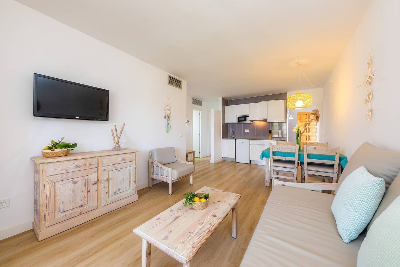 Foto 5 von 27: Strandnahes Apartment mit Zugang zum Pool, einer privaten Terrasse, Klimaanlage und WLAN