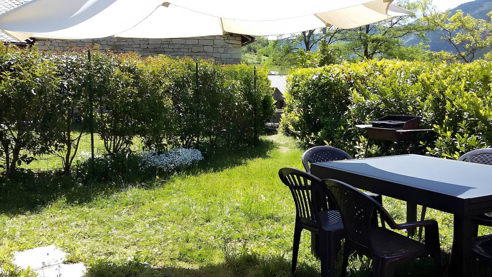 Foto 13 von 15: Gîte „Le Vignou“ in Ste-Enimie: Bergblick, private Terrasse & WLAN