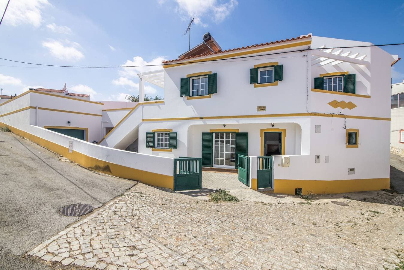 Foto 2 von 34: Villa „Grandvale“ mit privater Terrasse, WLAN und Klimaanlage