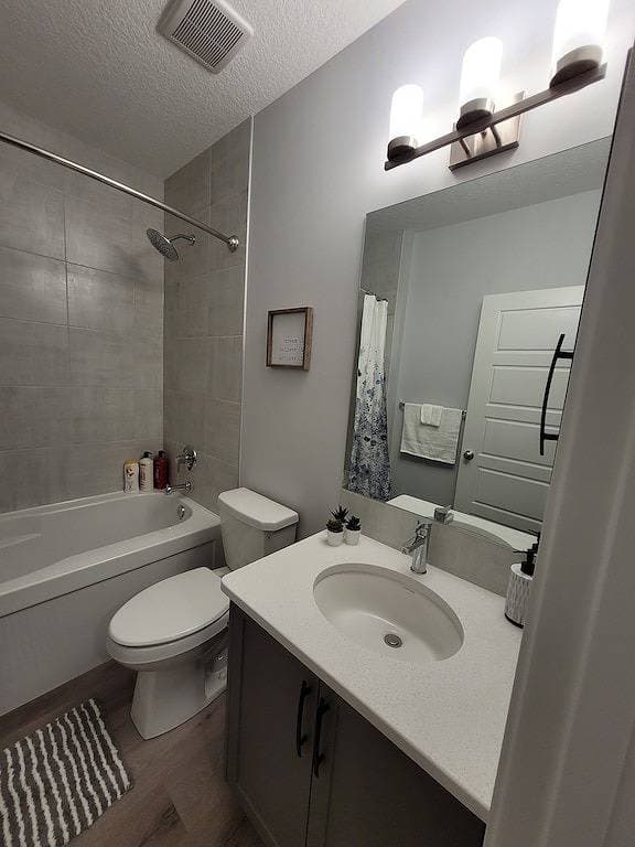Foto 9 von 19: Affordable Luxury – 2-Bedroom Suite in Wolf Willow, Calgary!