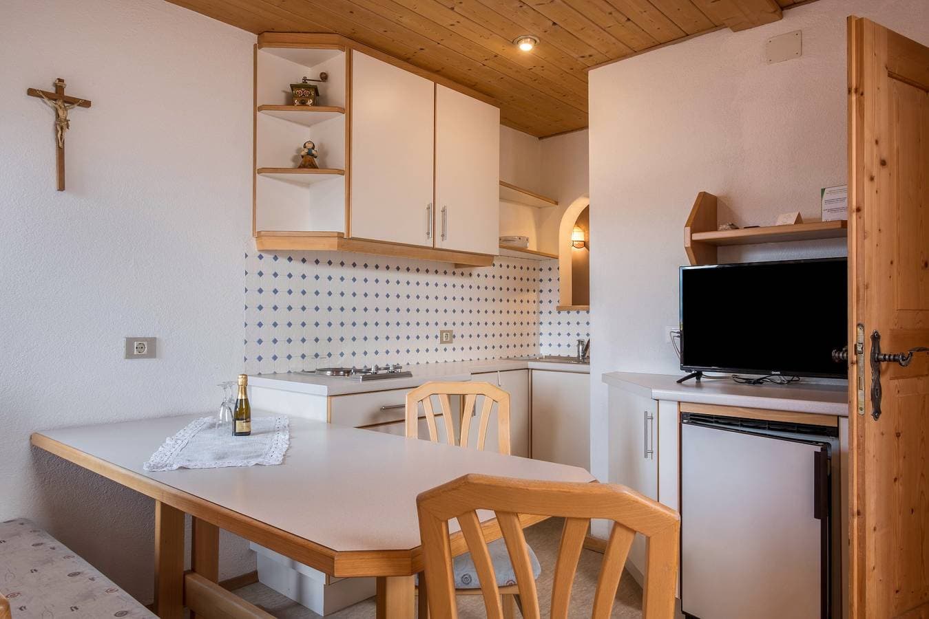 Foto 9 von 29: Apartment 'Gamperhof Latemar' mit Bergblick, Gemeinschaftsterrasse und Whirlpool