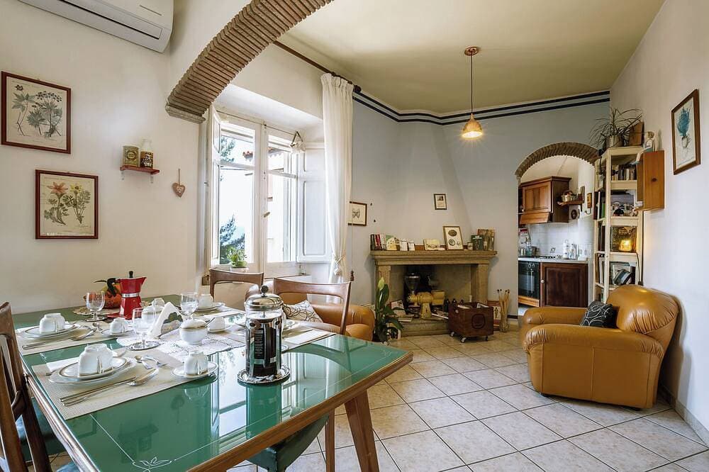 Foto 10 von 30: Explorer's room, cozy B&B Art Studio with watercolor lessos