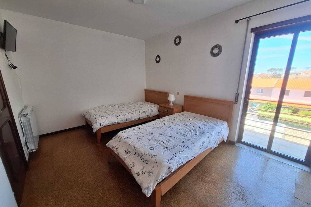 Foto 3 von 9: Two-bedroom vacation home with sea view.