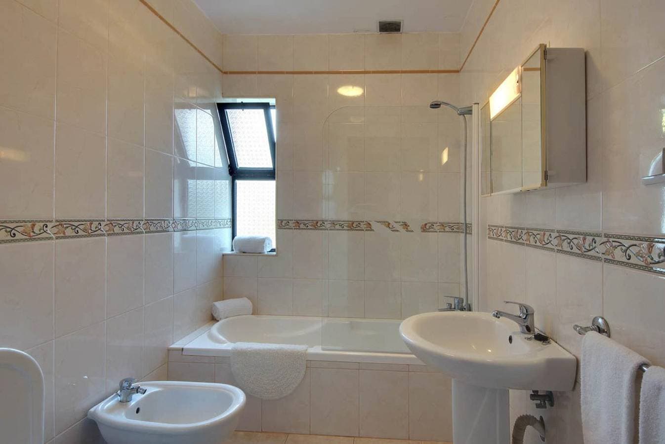 Foto 10 von 29: Villa Coelho mit Meerblick, Pool, Garten und WLAN