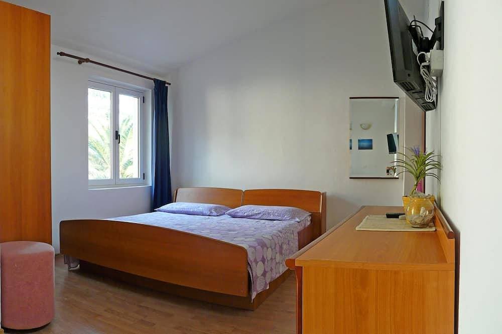 Foto 2 von 12: Studio Appartement mit Balkon und Meerblick Drvenik Donja vala, Makarska