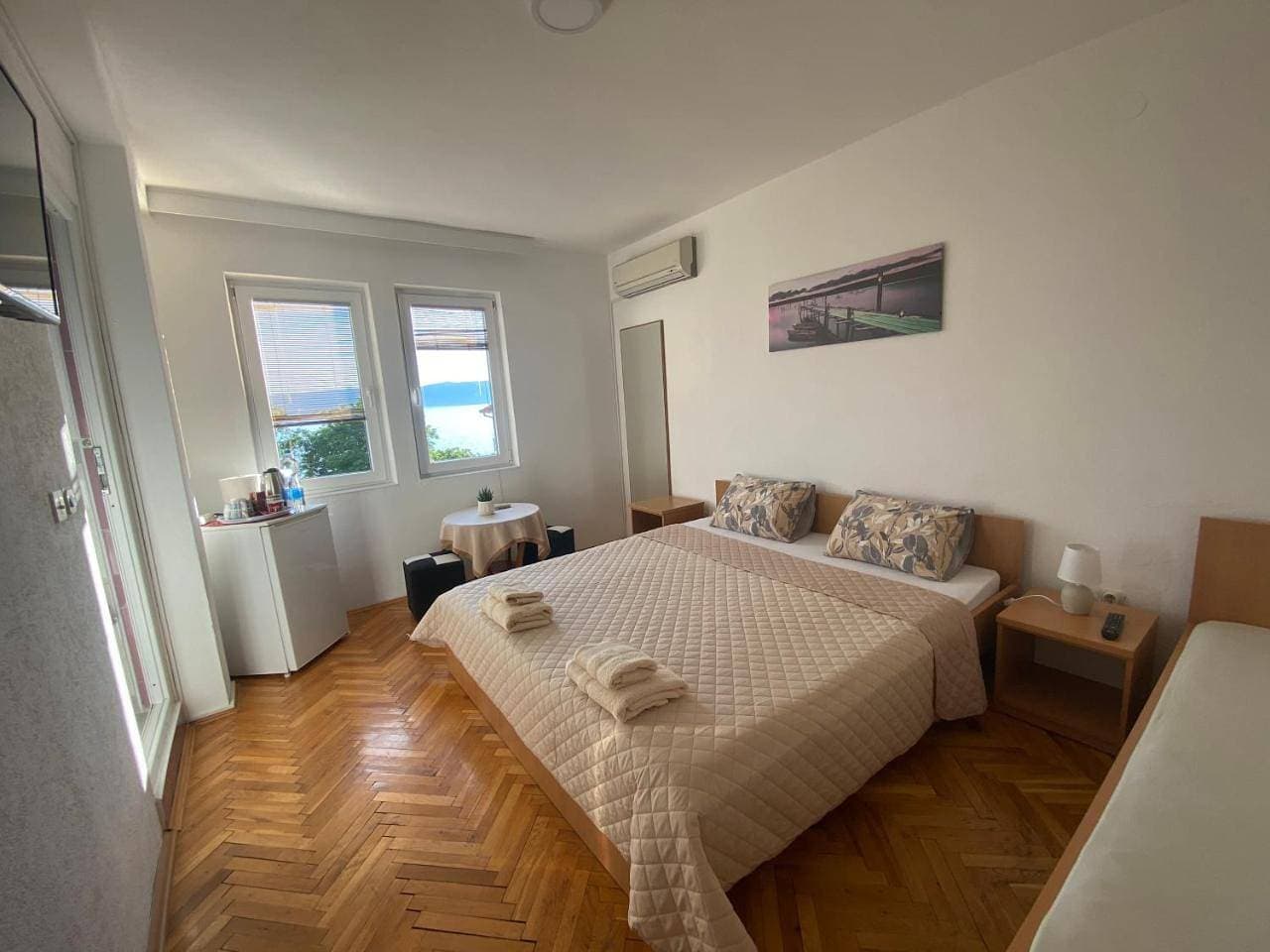 Foto 9 von 9: Triple Room with Lake View