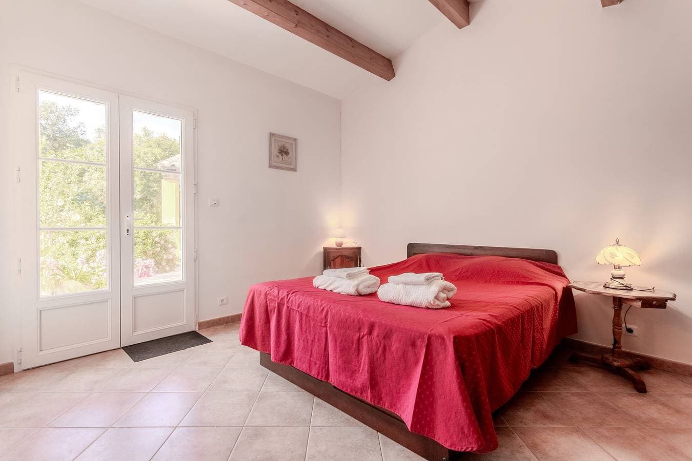 Foto 5 von 24: Zimmer "Cigale" mit Gemeinschaftspool, WLAN und Klimaanlage