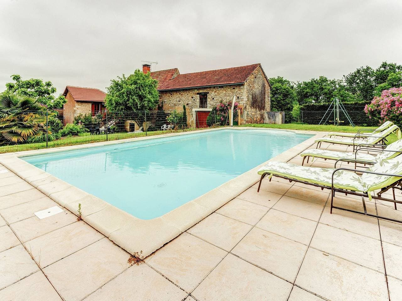 Komfortables Ferienhaus mit privatem Pool 1
